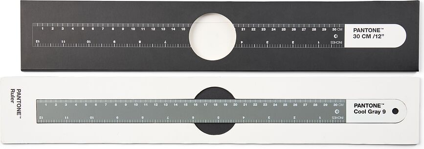 Pantone Ravnilo, sivo