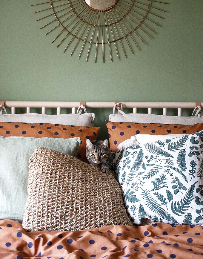 Turn Over Posteljnina, 135 x 200 cm, orehova, s prevleko za vzglavnik 80 x 80 cm