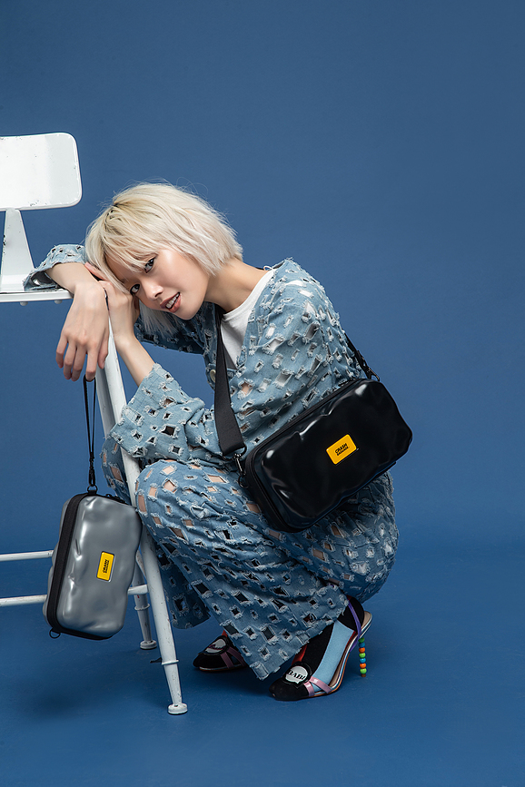 Maxi Icon Kozmetična torbica z naramnim pasom, rumena