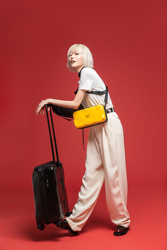 Maxi Icon Kozmetična torbica z naramnim pasom, rumena