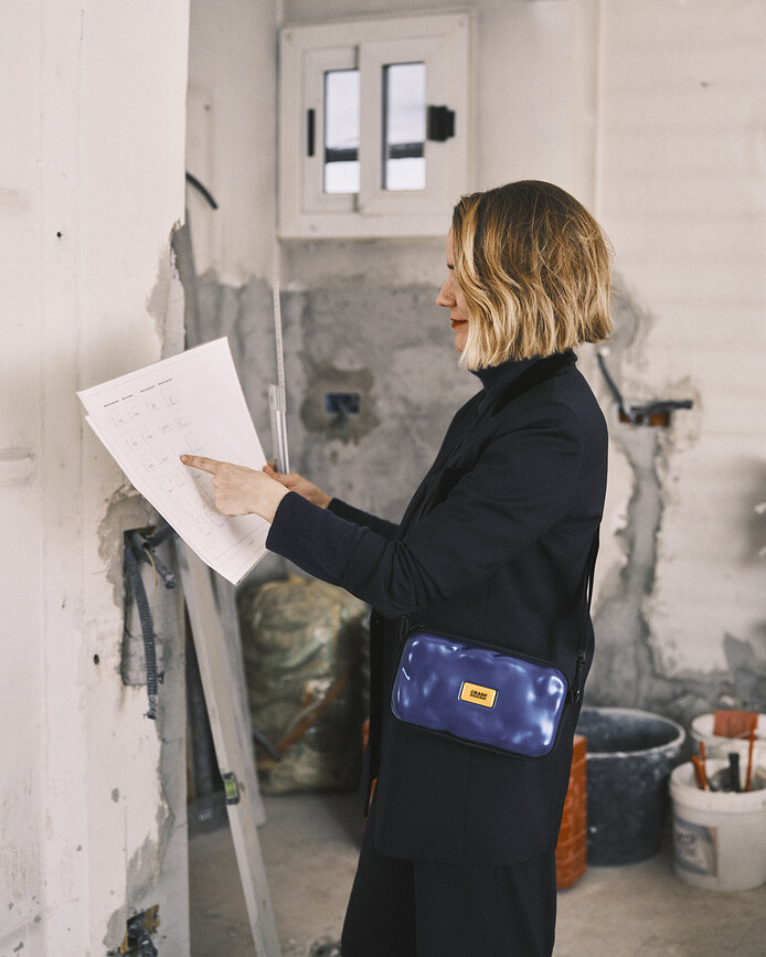 Mini Icon Kozmetična torbica s trakom za ramo, črna