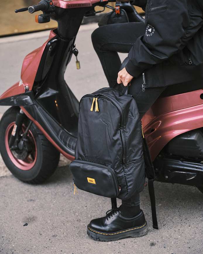 Mochila Crash Not Crash, 44 x 31 cm, negra