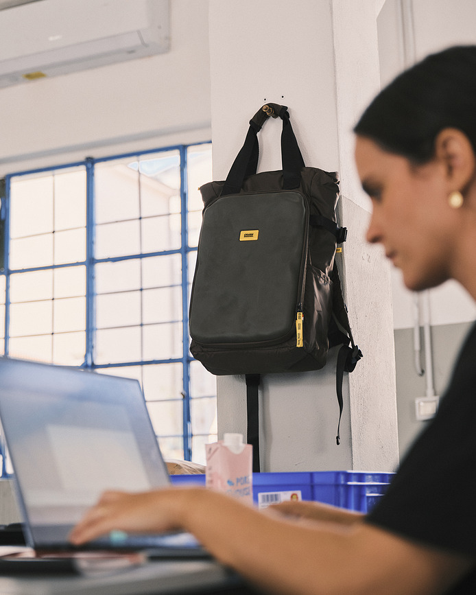 Bolso y Mochila Convertible Crash Not Crash, amarilla, 2 en 1