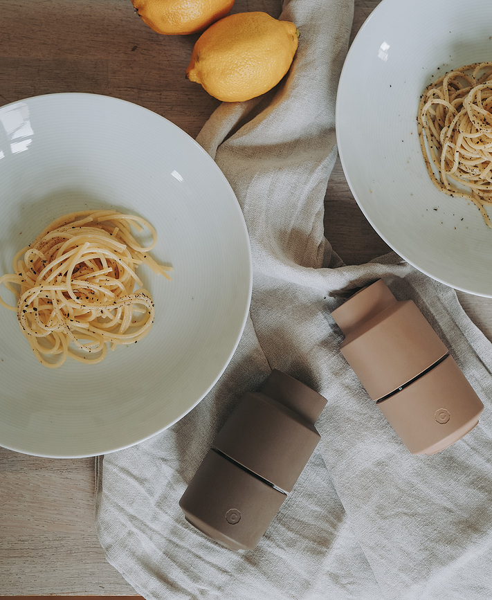 Billund Mlinčka za sol in poper, temno modra in svetlo siva, 2 kosa
