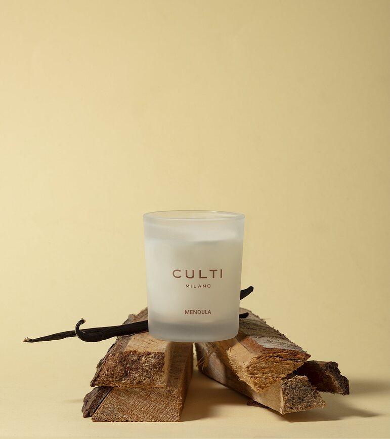 Culti Mendula Dišeča sveča, 70 g