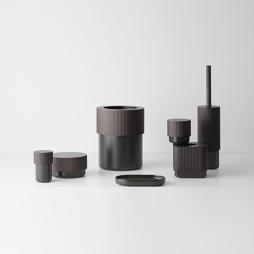 Bote de Baño Of Line, 7,6 cm, negro con tapa marrón