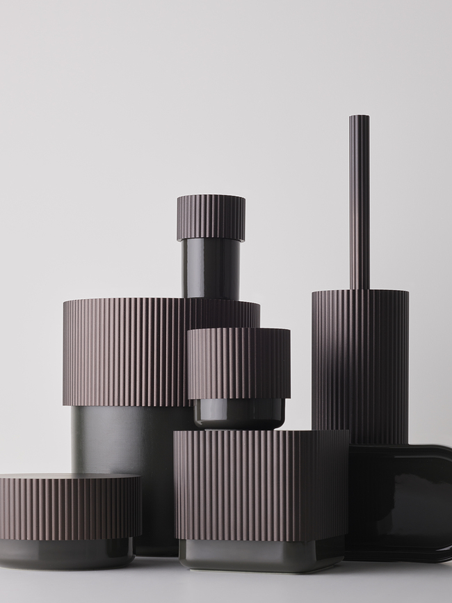 Escobillero Of Line, marrón con base negra