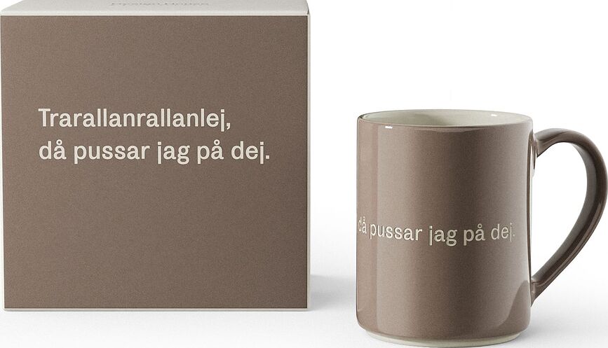 Astrid Skodelica, rjava