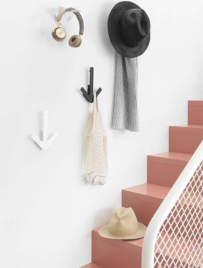 Perchero de pared Arrow, negro