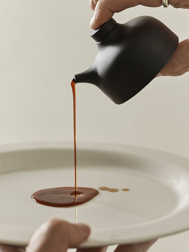 Sand Vrč za sojin umak crni