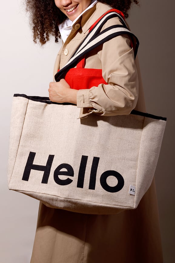 Bolsa multiusos Design Letters Hello, beige y negra