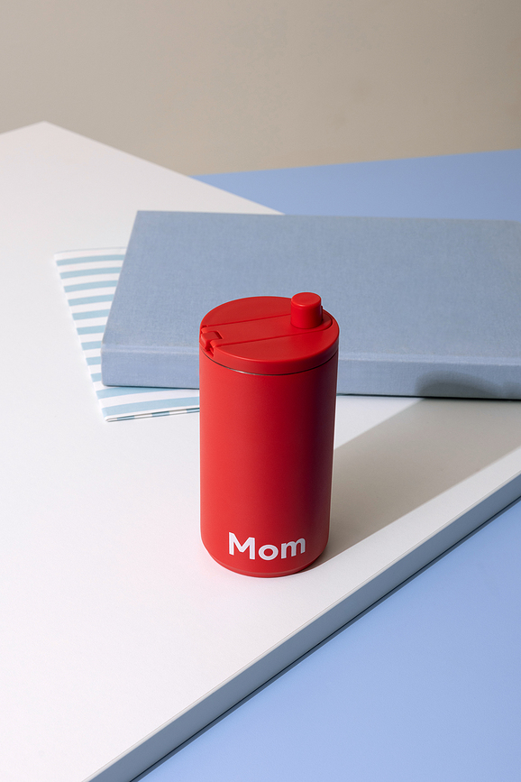 Design Letters Mom Putna Šalica 350 ml ružičasta