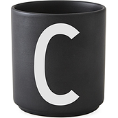 Kubek porcelanowy AJ czarny litera C