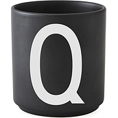 Kubek porcelanowy AJ czarny litera Q