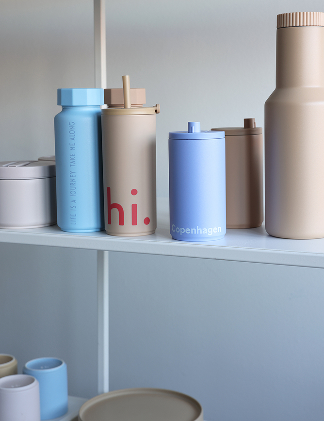 Taza de viaje Design Letters Hi, 350 ml, beige