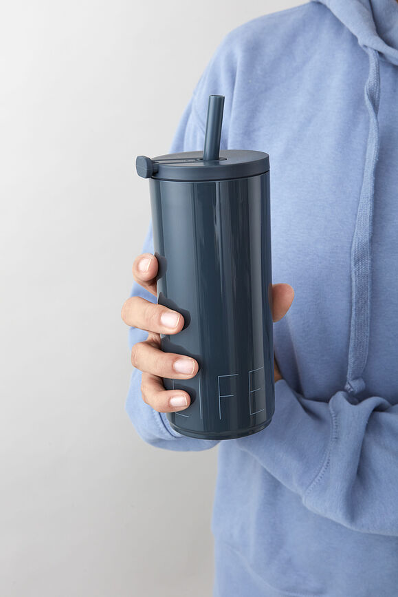 Taza de viaje Design Letters Life, 500 ml, celeste, con pajita