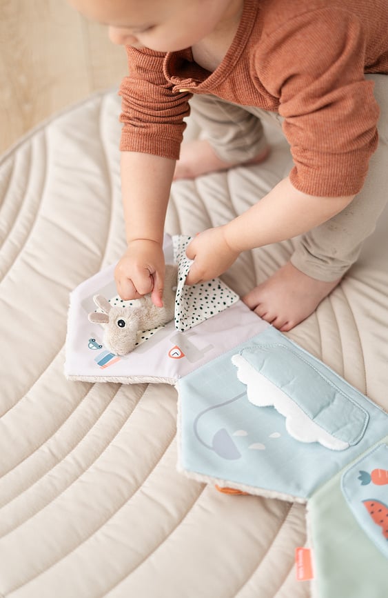 Libro Sensorial Lalee, desplegable con diseño de casa