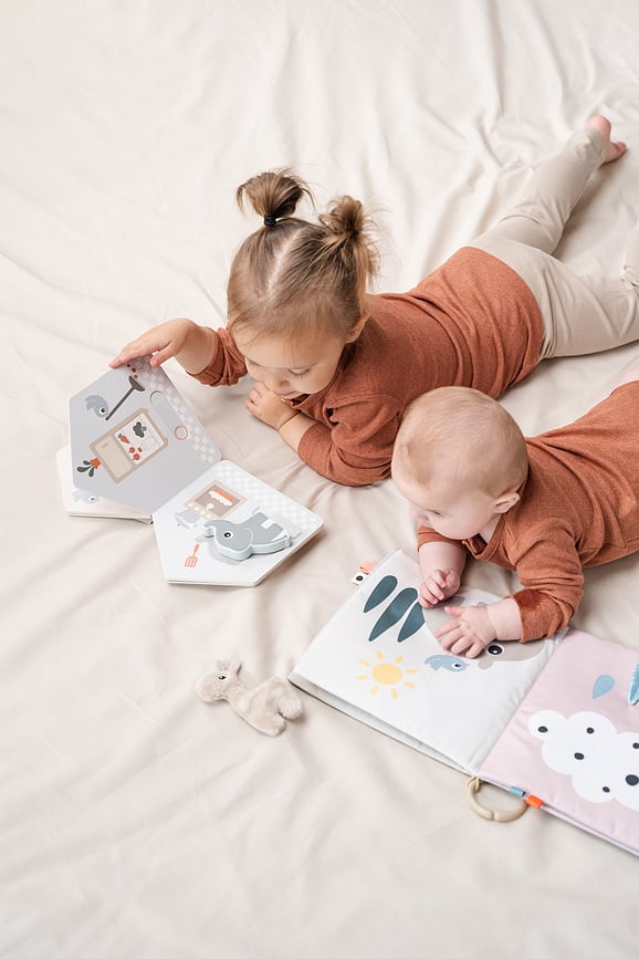 Libro Sensorial Lalee, desplegable con diseño de casa