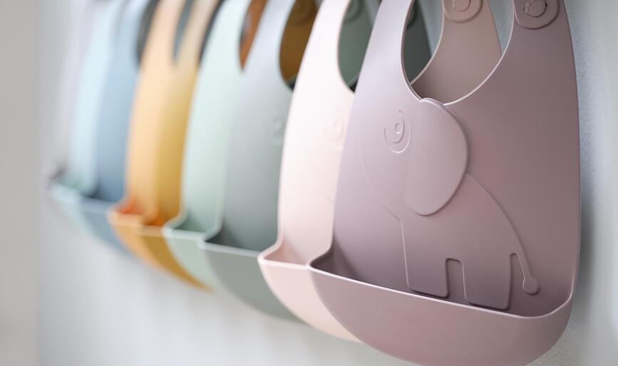 Peekaboo Elphee Bavoirs à poche, verts, en silicone, Lot de 2