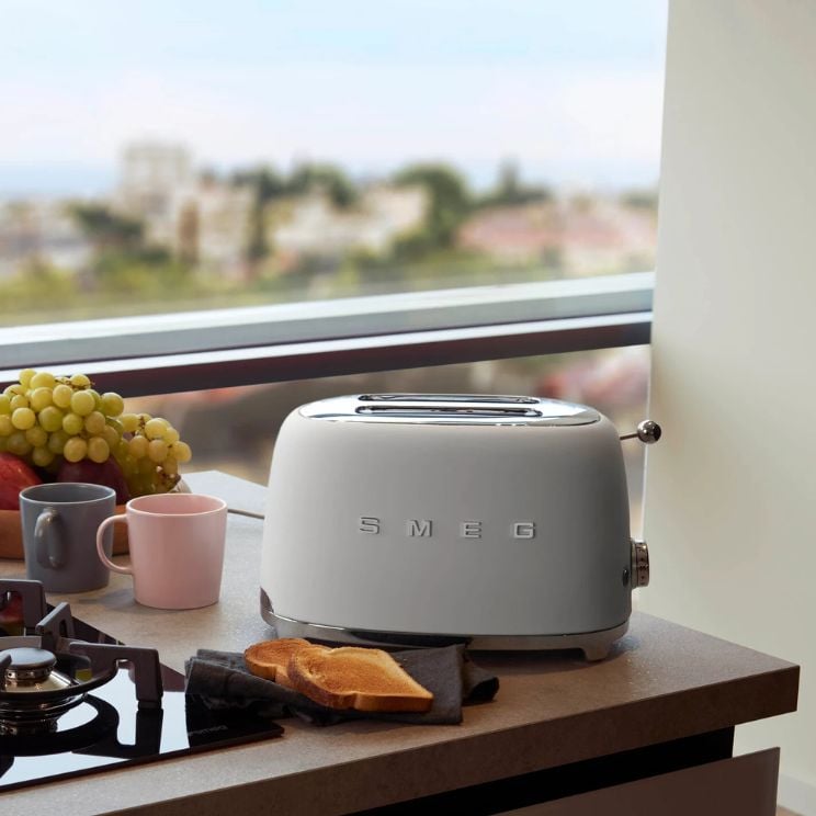 Tostadora Smeg de 2 rebanadas color crema