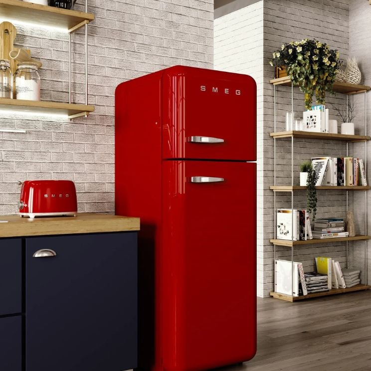 Tostadora Smeg retro roja