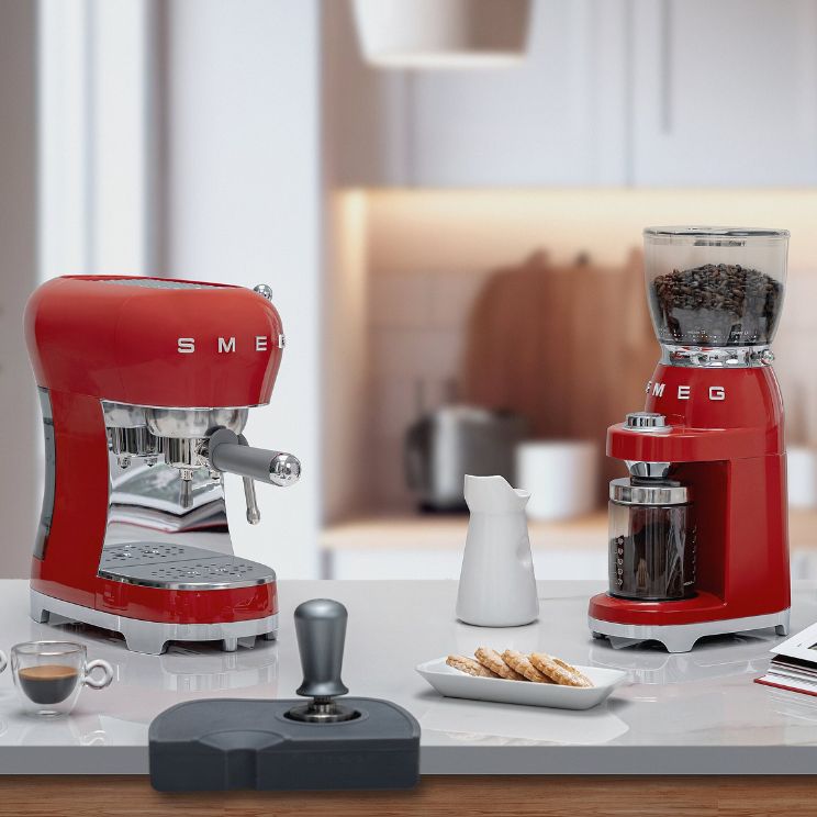 Machine à café SMEG rouge - égayera n'importe quelle cuisine