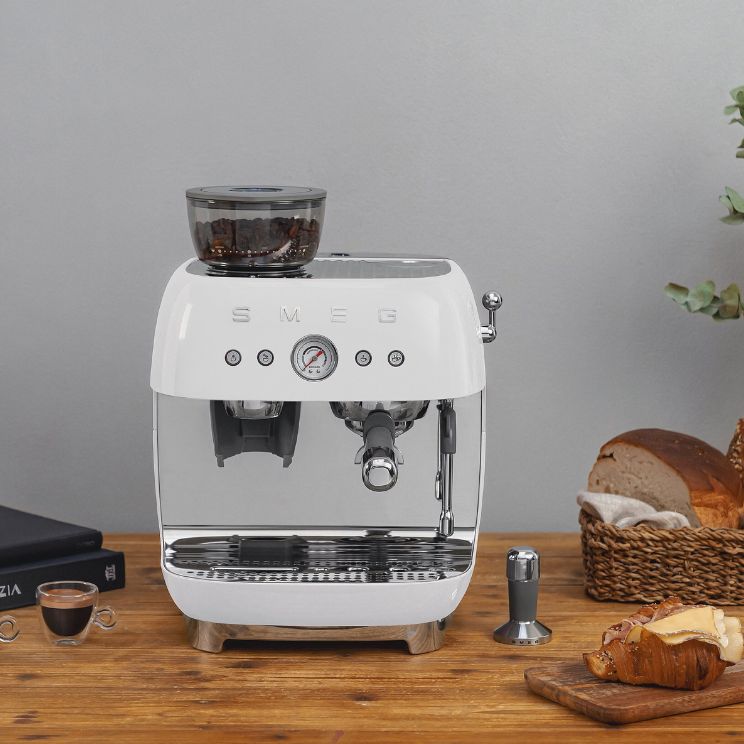 Machine à café SMEG garantissant un café délicieux chaque jour