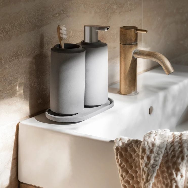 Creto toothbrush holder