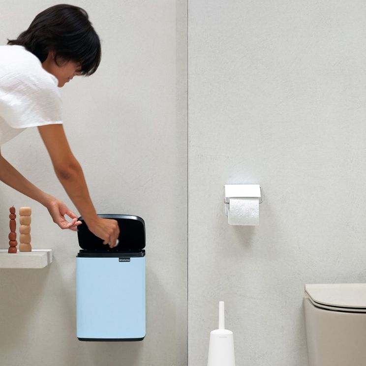 cubo de basura de ba

o azul de la marca holandesa Brabantia