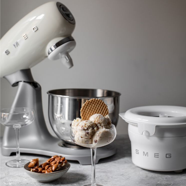 Un mixeur Smeg vous aidera dans vos tâches culinaires quotidiennes