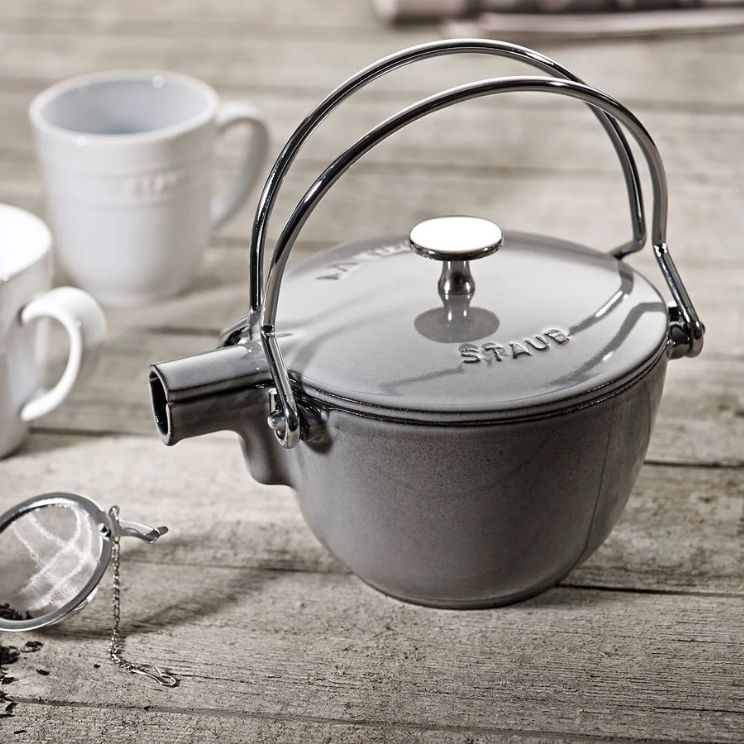 čajnik od lijevanog željeza koristi se za kuhanje vode ili pripremu čaja 
 ovisno o modelu