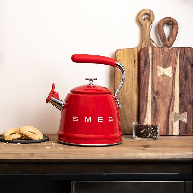 czajnik na gaz - SMEG w kolorze czerwonym