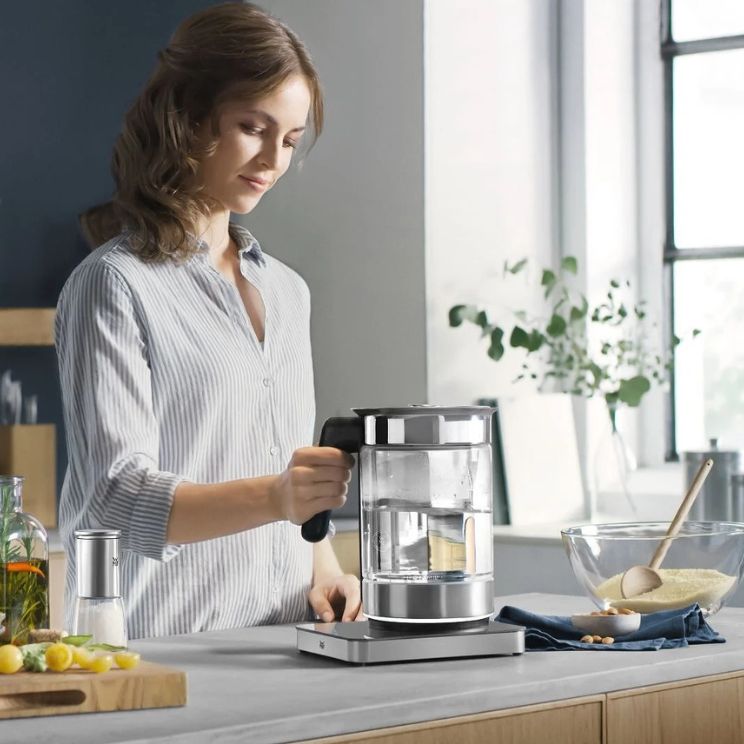 Une bouilloire électrique en verre est un excellent choix pour une cuisine de style moderne