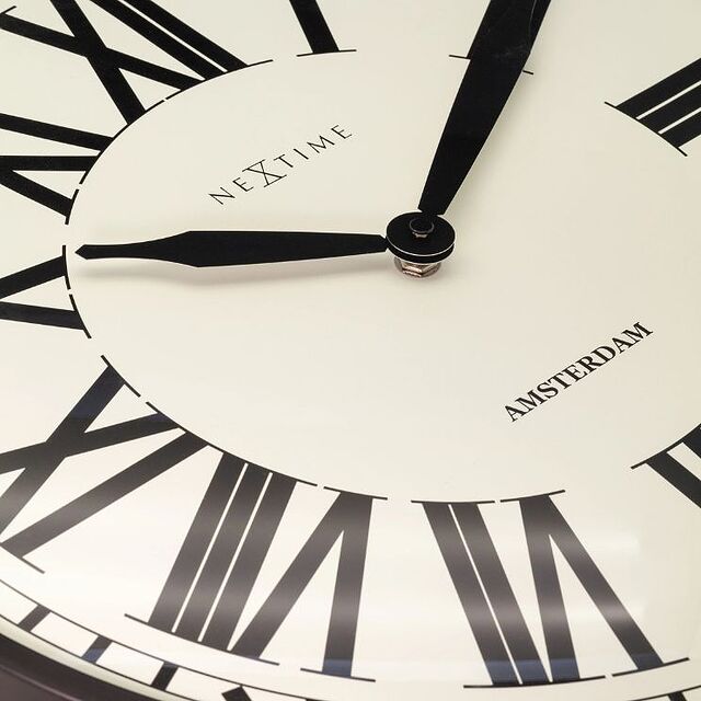 L'horloge de gare sera parfaite dans la cuisine, le salon ou le bureau