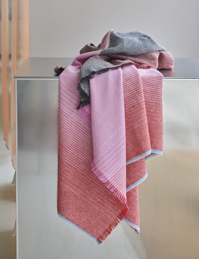 Carte Postale Plaid 130 x 200 cm, rouge et gris