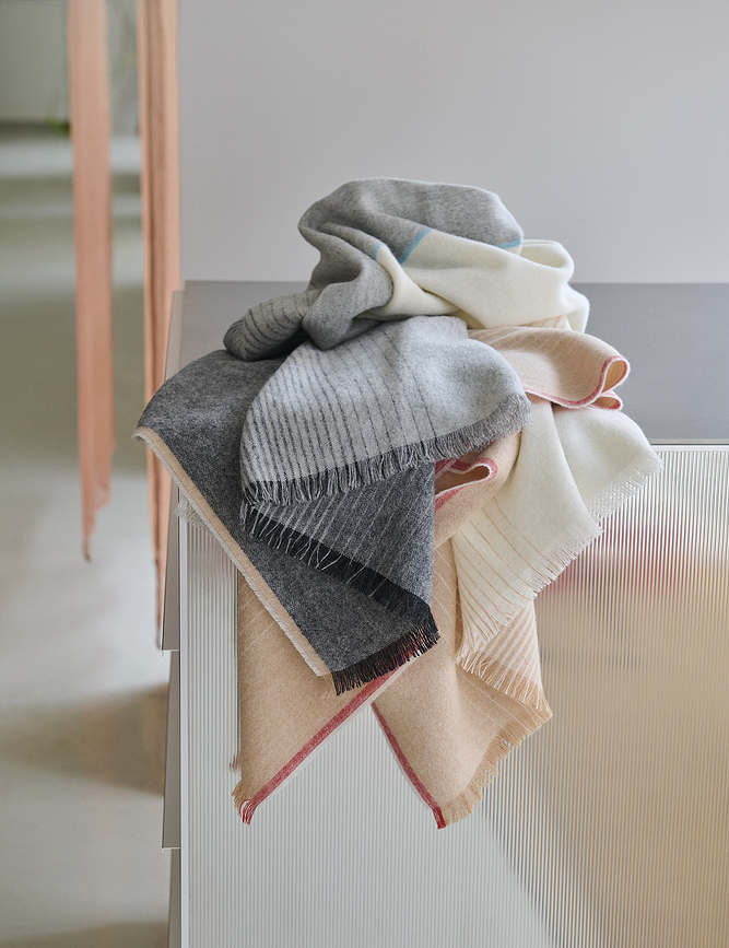 Manta Carte Postale, 130 x 200 cm, rojo y gris