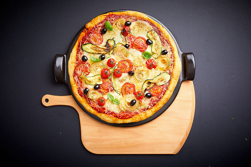 Piedra para Pizza Emile Henry, con pala de madera, Set de 2 piezas