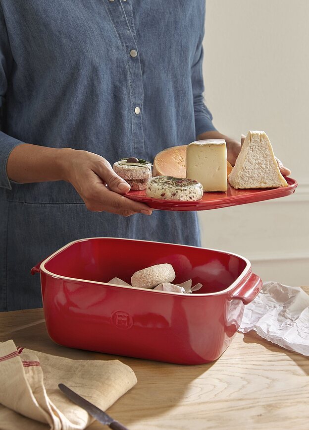 Quesera para conservación y servicio de queso Emile Henry, roja