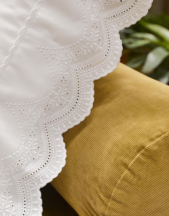 April Posteljina s patentnim zatvaračem 155x220 cm bijela set s jastučnicom 80x80 cm