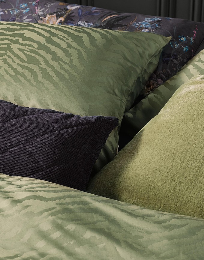 Billie Coussin, bleu marine foncé