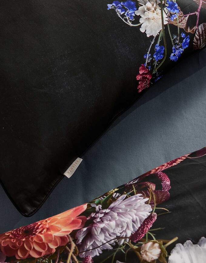 Bouquet Posteljnina, 140 x 220 cm, antracitna, s prevleko za vzglavnik 60 x 70 cm, zapiranje na preklop