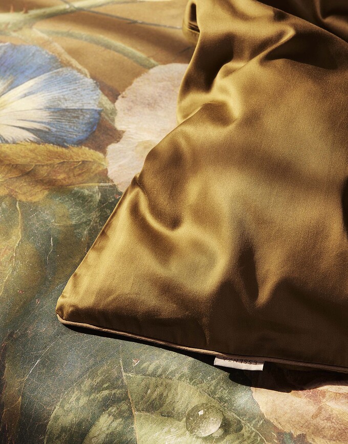 Clemence Posteljnina, 260 x 220 cm, zlato-rjava, z 2 prevlekama za vzglavnik 60 x 70 cm, zapiranje na preklop