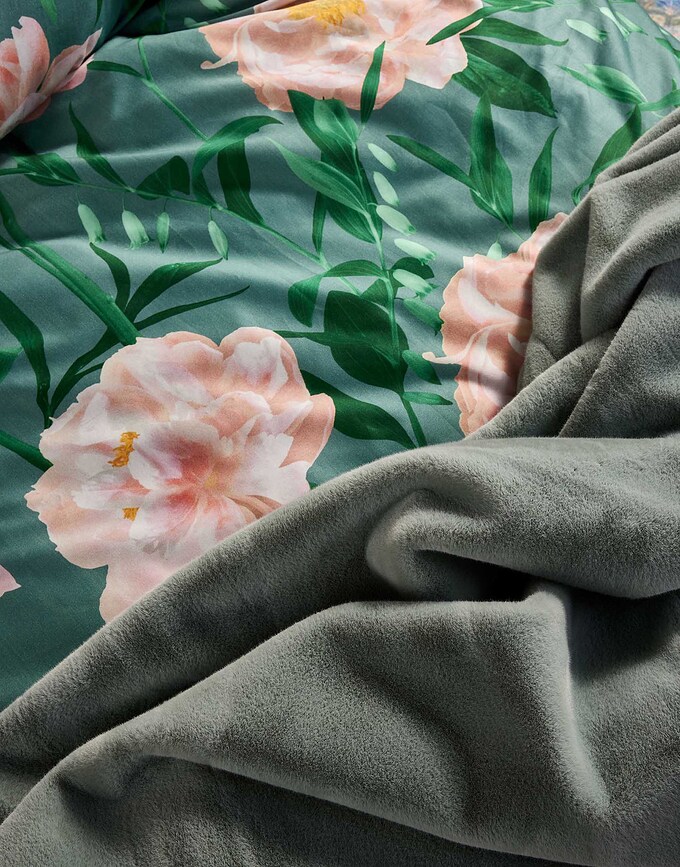 Dorothea Posteljnina, 260 x 220 cm, zelena, z 2 prevlekama za vzglavnik 60 x 70 cm, zapiranje na preklop