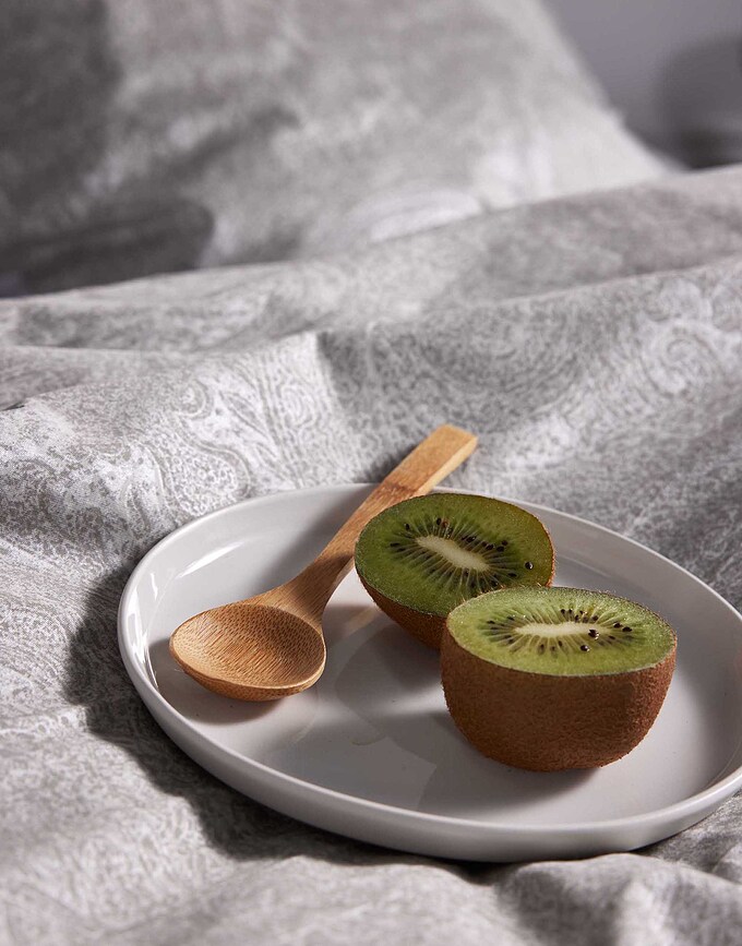 Fabrice Posteljnina, 140 x 220 cm, siva, s prevleko za vzglavnik 60 x 70 cm, zapiranje na preklop