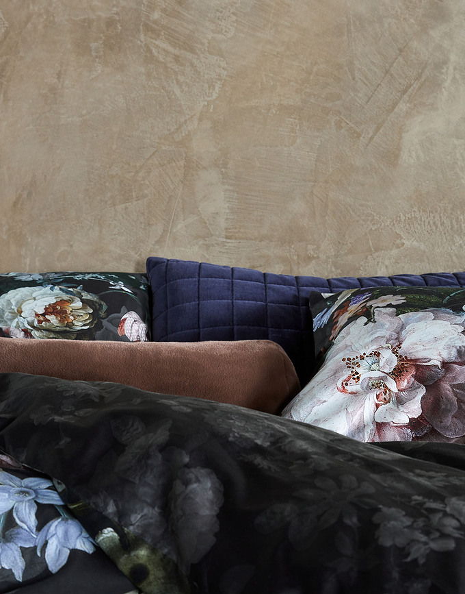 Fleur Festive Parure de Lit avec rabat au pied, 200 x 220 cm, noire, avec 2 taies d'oreiller 60 x 70 cm