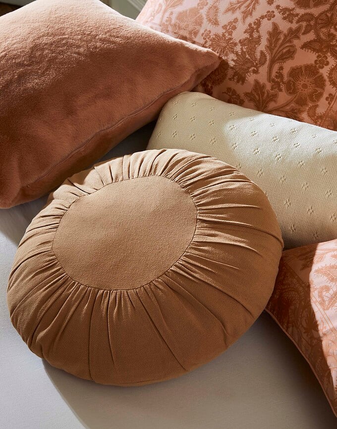 Gigi Jastuk dekorativni okrugli 45 cm trešnja