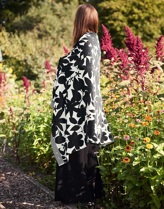 Imara Brisača za plažo, 100 x 180 cm, črno-bela