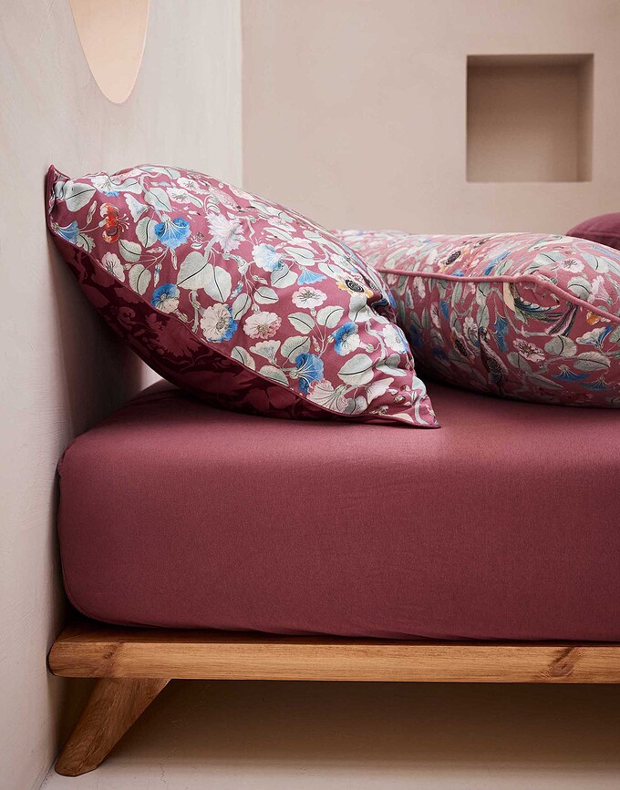 Juego de Cama Aleste, 200 x 200 cm, roja, con 2 fundas de almohada 80 x 80 cm, cierre de solapa