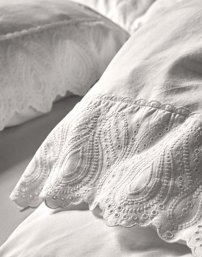 Maen Posteljnina zapiranje na preklop, 240 x 220 cm, bela, z 2 prevlekama za vzglavnik 60 x 70 cm