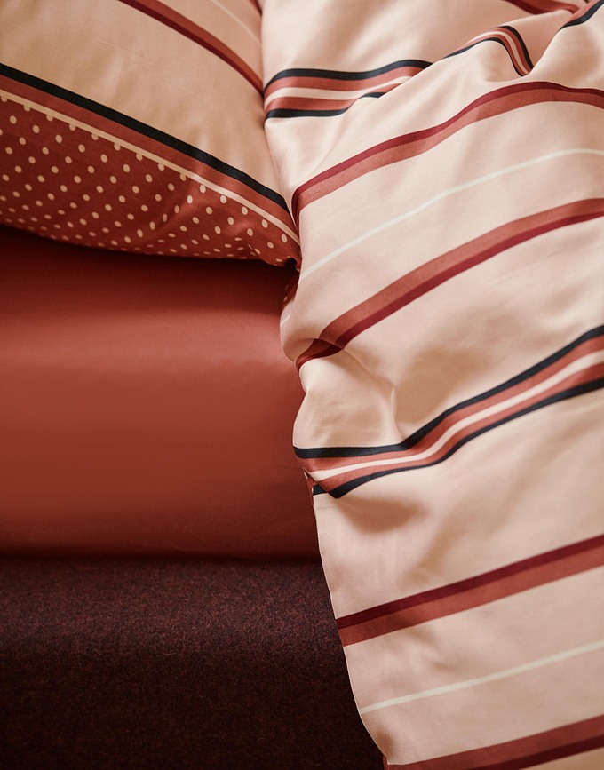 Meryl Posteljina ružičasta 240x220 cm s 2 jastučnice 60x70 cm s preklopom